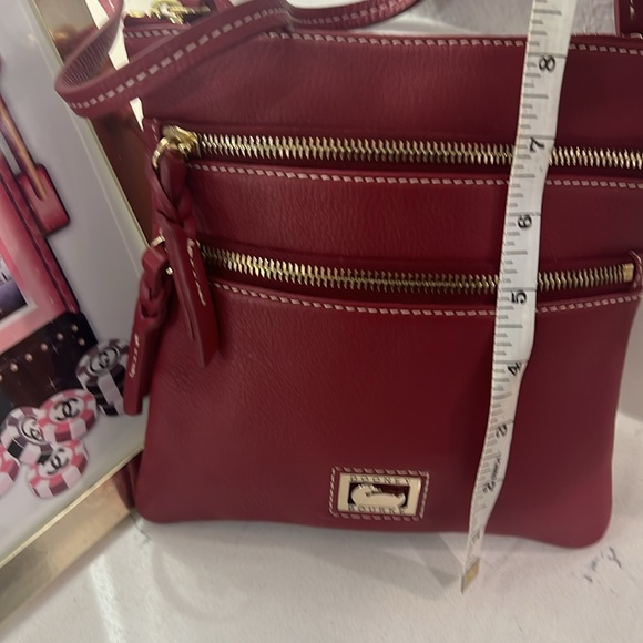 Dooney & Bourke Pebble Grain Triple Gold Zipper Crossbody Red Leather Purse EUC - Picture 4 of 14